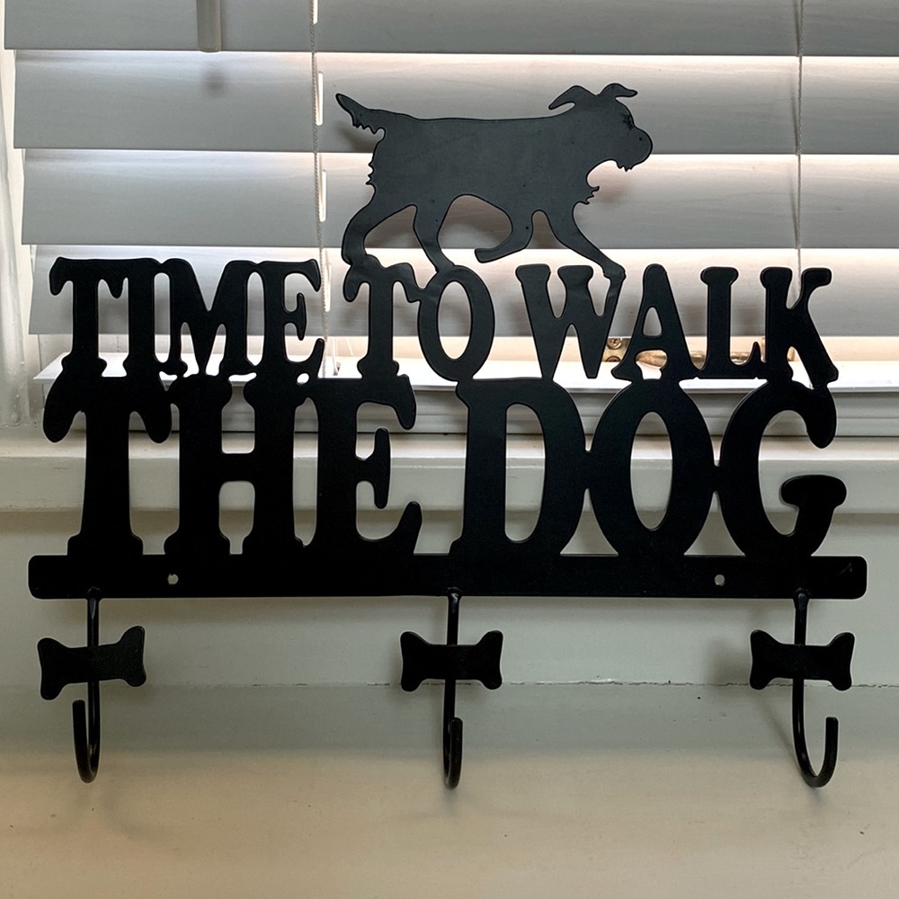Leash wall holder